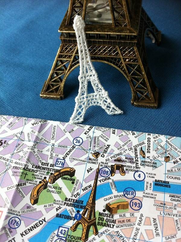 Tour Eiffel en dentelle
