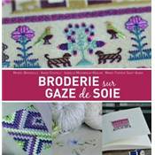 Broderie sur gaze de soie